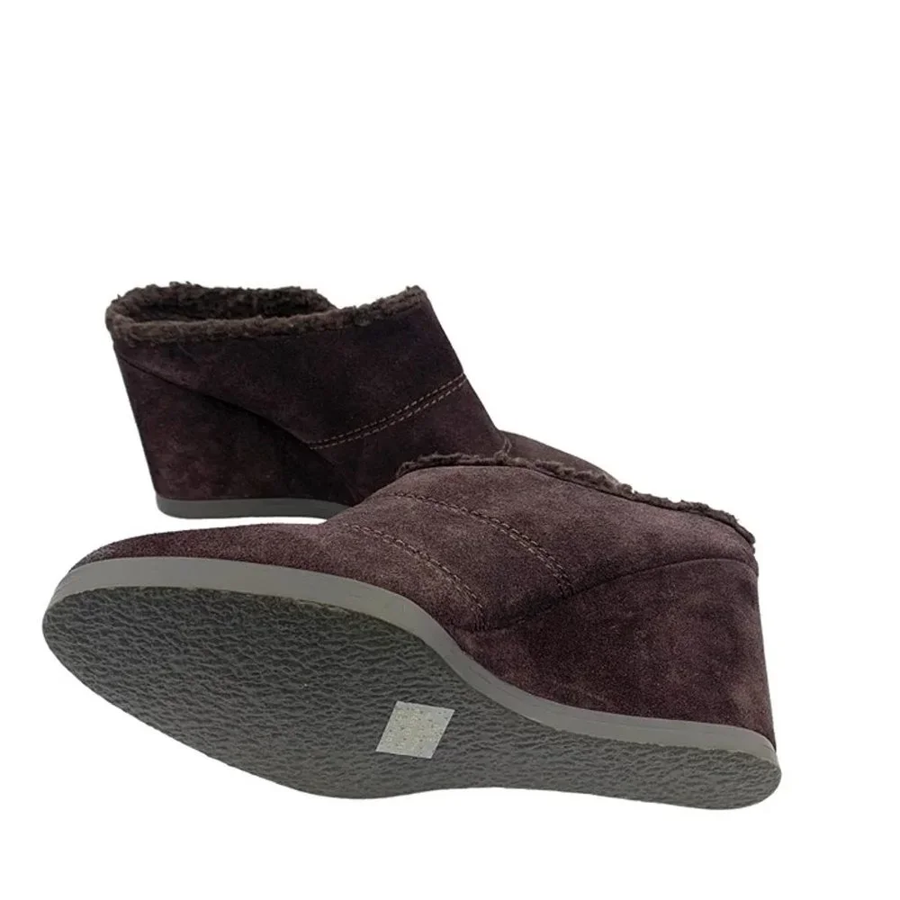 TAHARI Spencer Brown Suede Fleece‎ Lined Wedge Mules